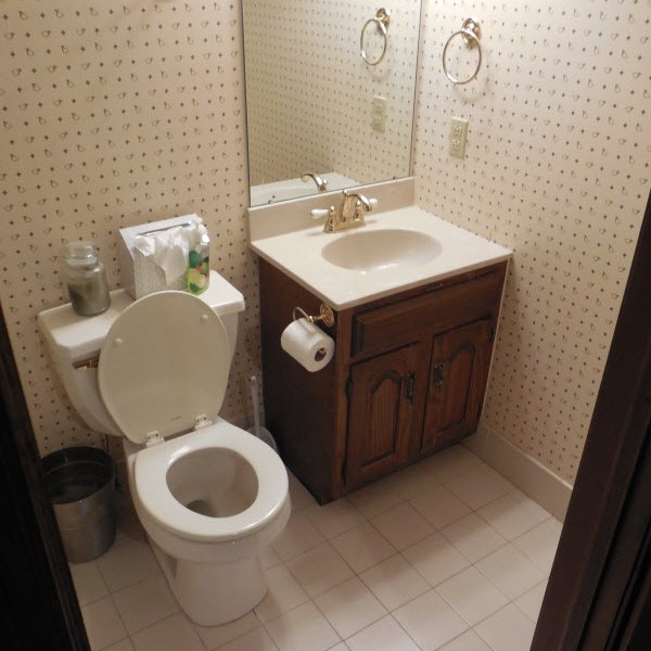 Bathroom Remodel Before | Sovereign Construction Services